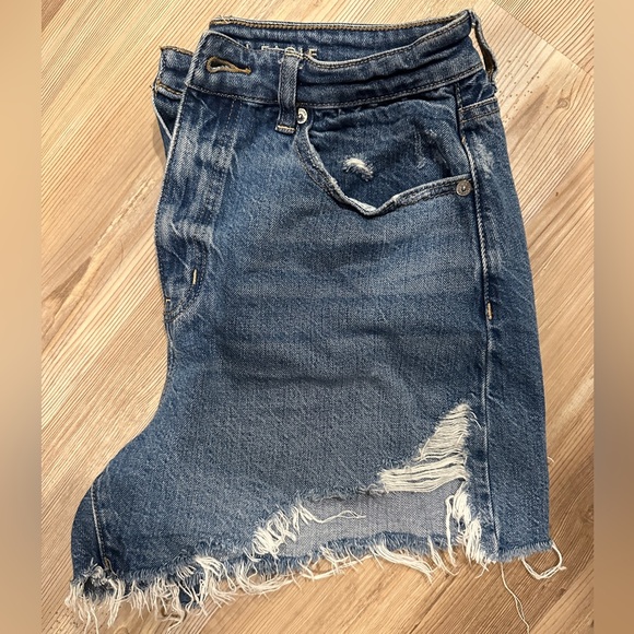 American Eagle Highest Rise Mom Short - Picture 2 of 5